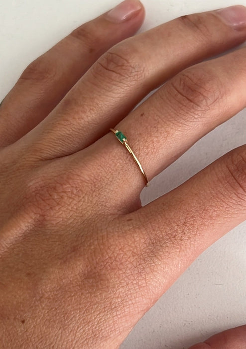 emerald solo baguette ring