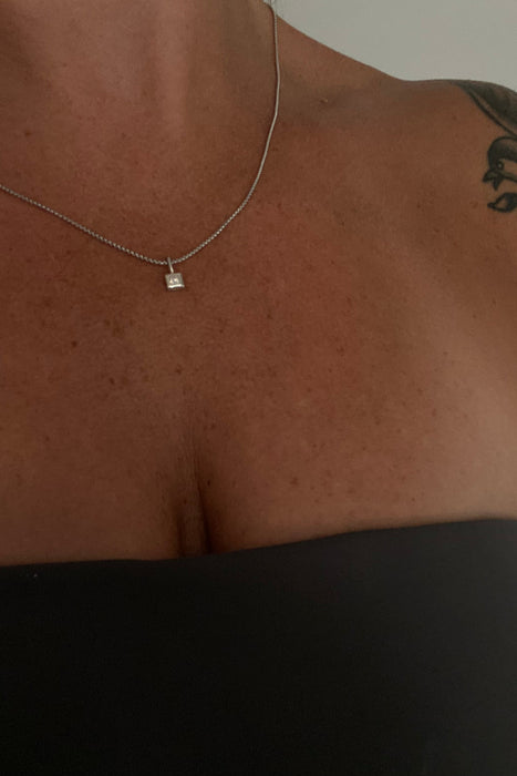 ss token diamond puff necklace
