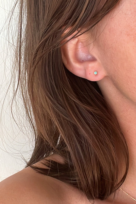 textured emerald studs